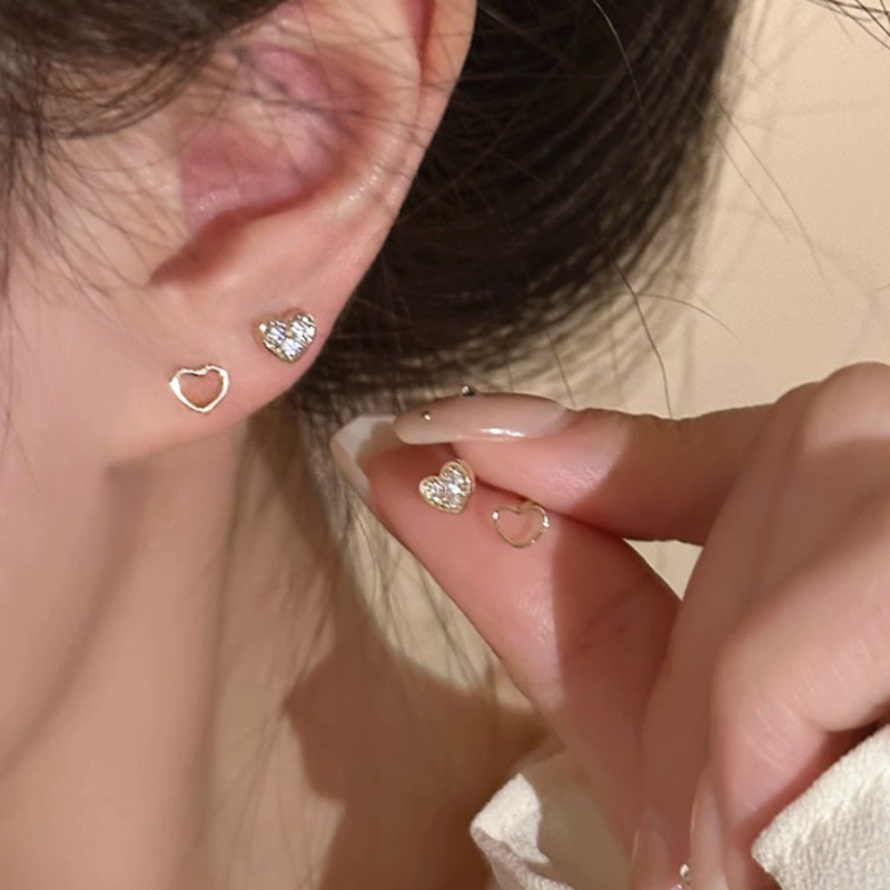 We flower Set 2 Bông Tai Mạ Bạc 925 Hình Trái Tim Đính Đá Thời Trang Cho Nữ