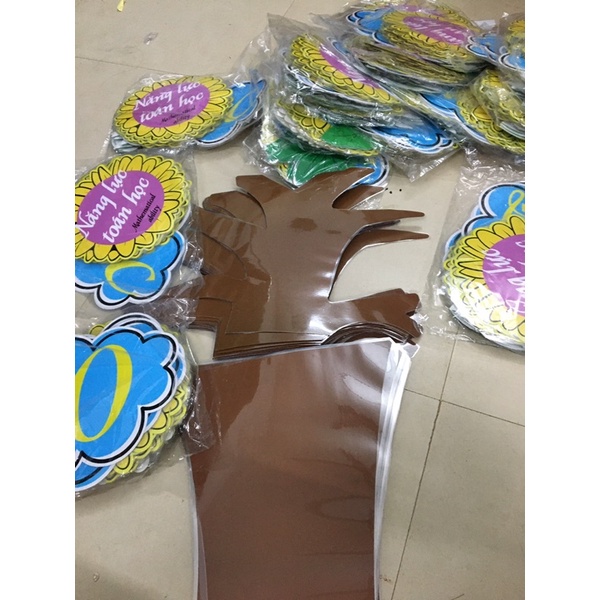 Cây năng lực 10 phẩm chất ép plastic sẵn băng keo dán tường