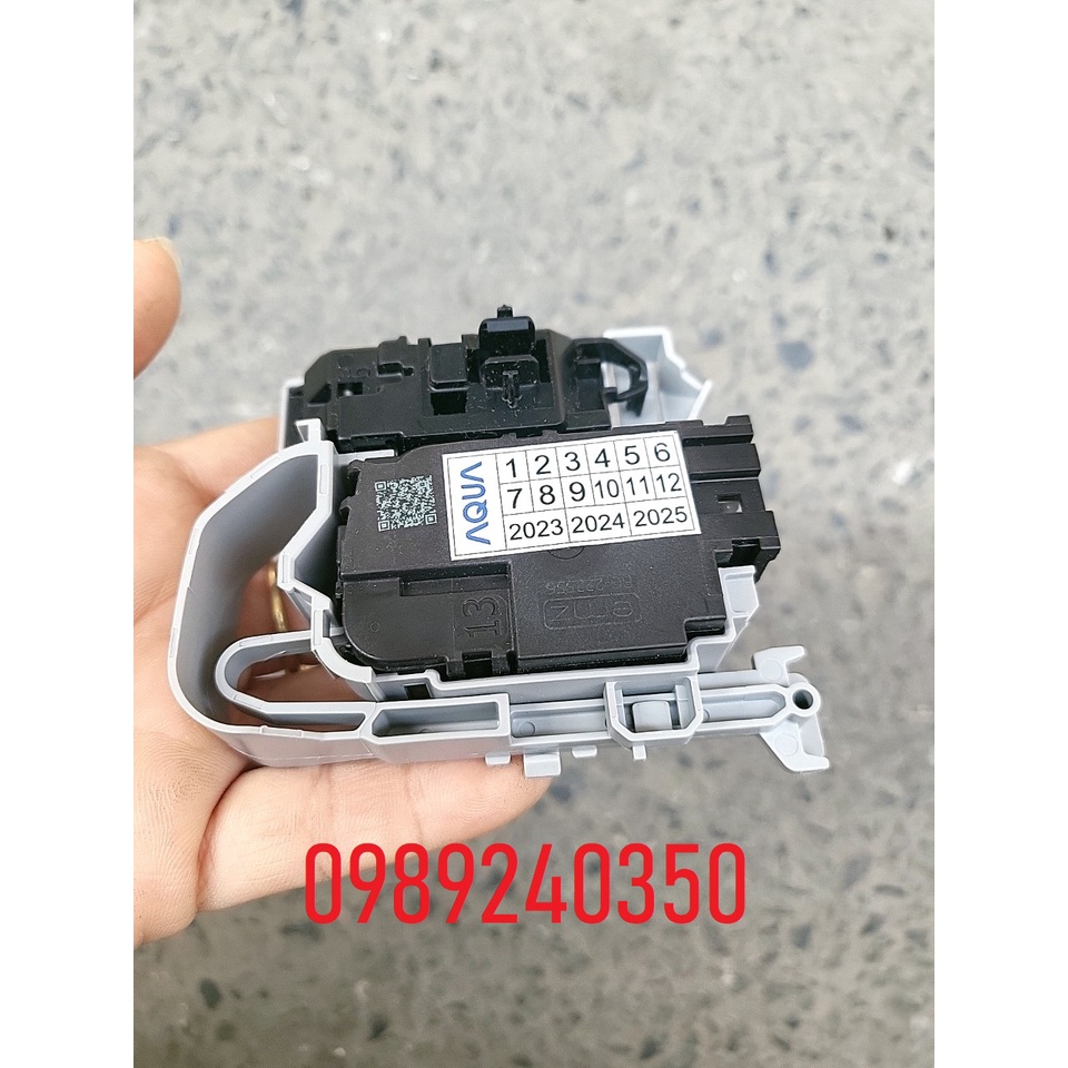 Công tắc khoá cửa máy giặt AQUA AQD - D900F chính hãng
