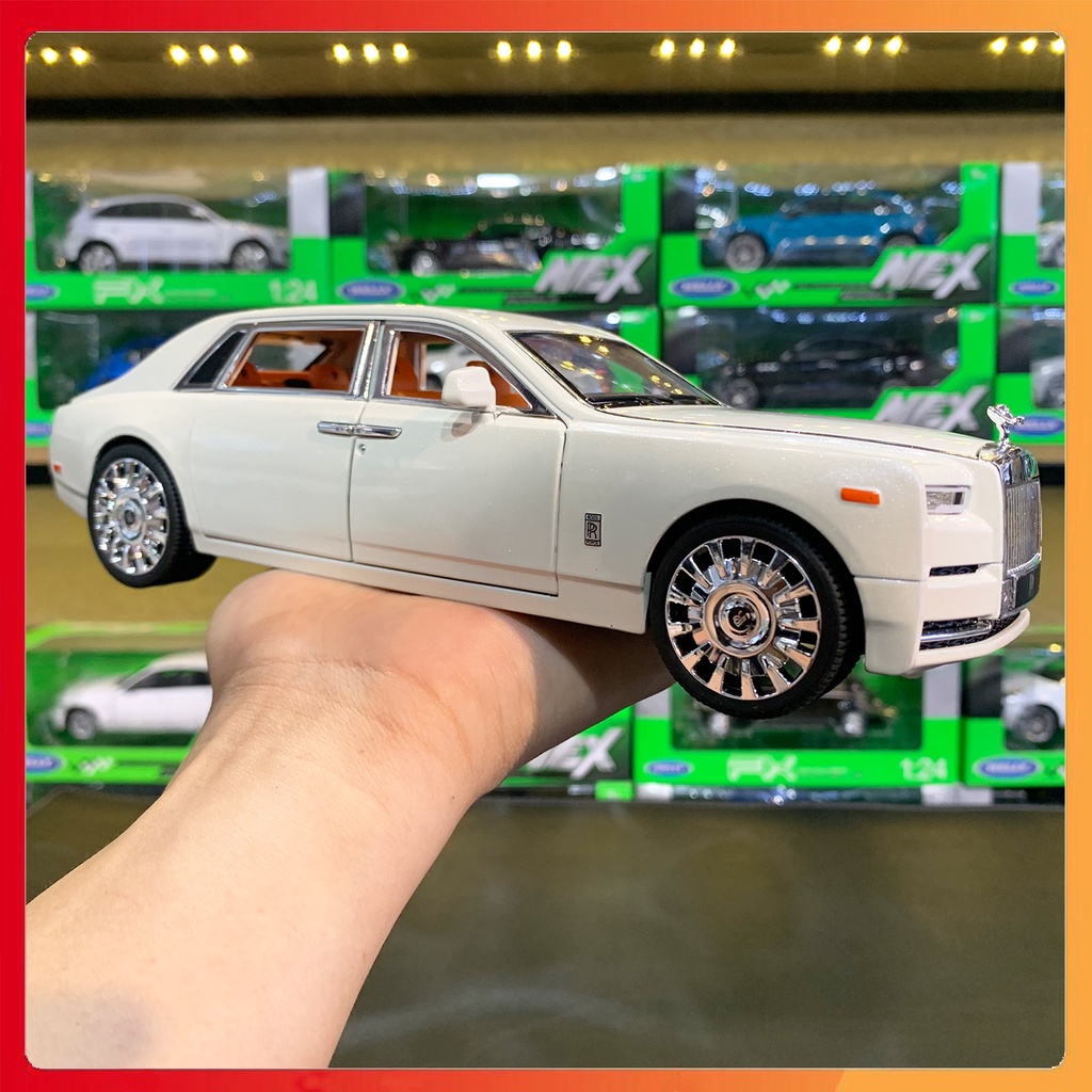 Mô hình xe Rolls Royce Phantom VIII tỉ lệ 1:20 XLG