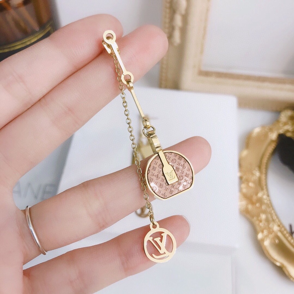 Vòng Tay louis vuitton Bằng Thép Titan Khắc Chữ lv monogram