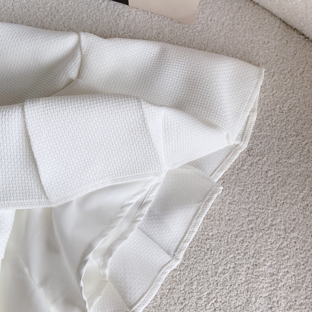 Set đầm dạ trắng nơ đen kèm khoác croptop