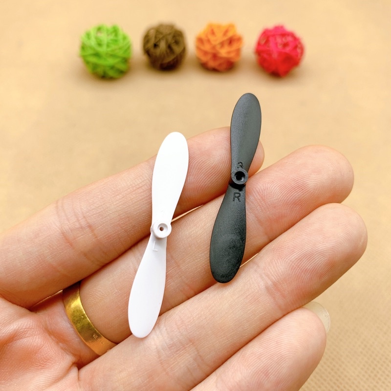 1 Cặp cánh quạt 48.8mm lỗ 1mm  dùng cho máy bay Zy 530 Pro Mig 530 Su 27