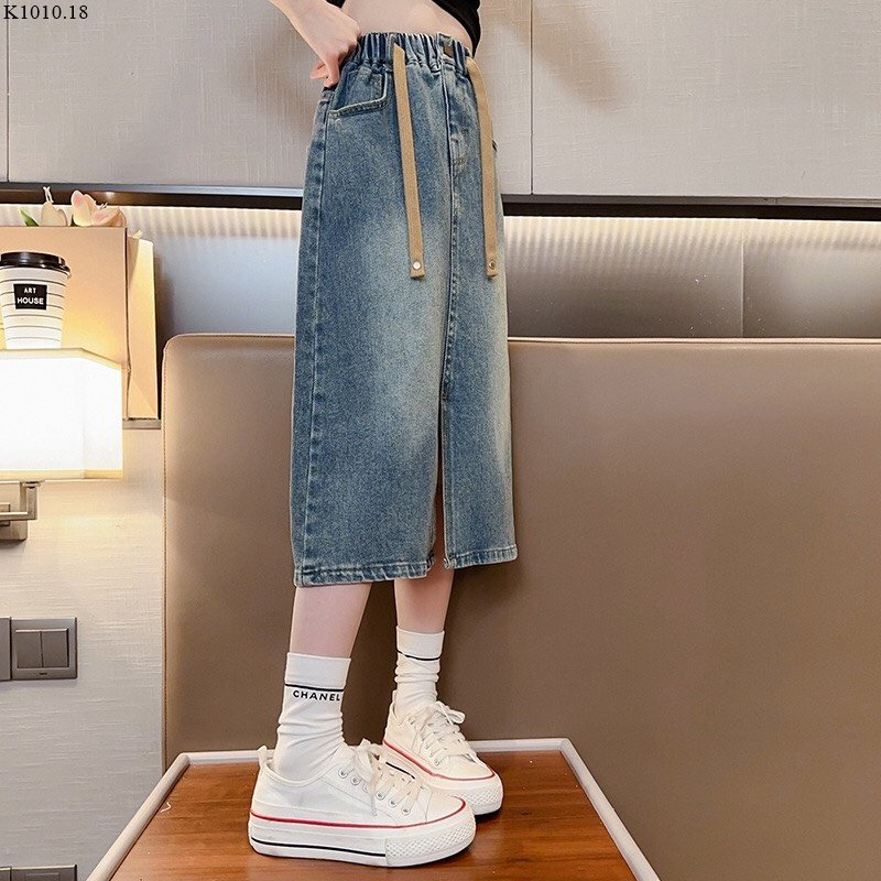 Chân váy jean dài xẻ trước