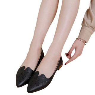 Một Cặp Dép Xăng Đan Có Dây Treo