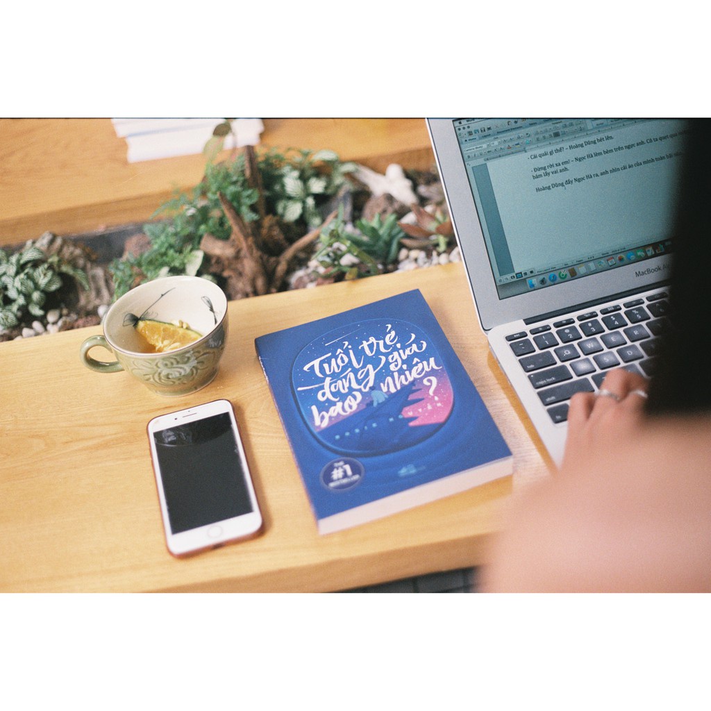 Sách - Tuổi trẻ đáng giá bao nhiêu