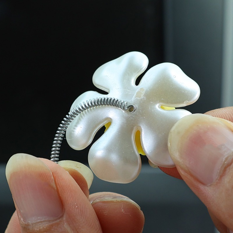 1 Bông Hoa Cúc Dại Tự Dính Trang Trí Bảng Điều Khiển Xe Hơi Dễ Thương Sáng Tạo