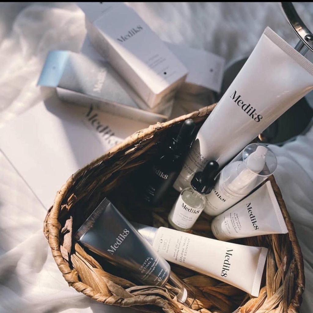 Sữa rửa mặt Medik8 Surface Randiance Cleanse .