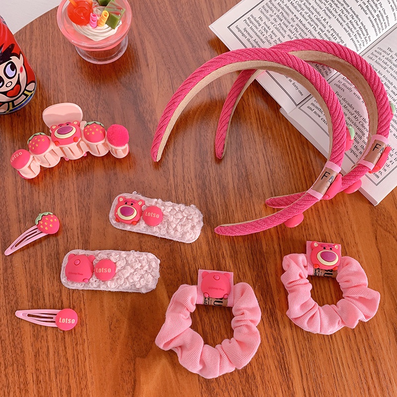 Scrunchies cột tóc gấu dâu đính charm phong cách hiện đại dễ thương S58