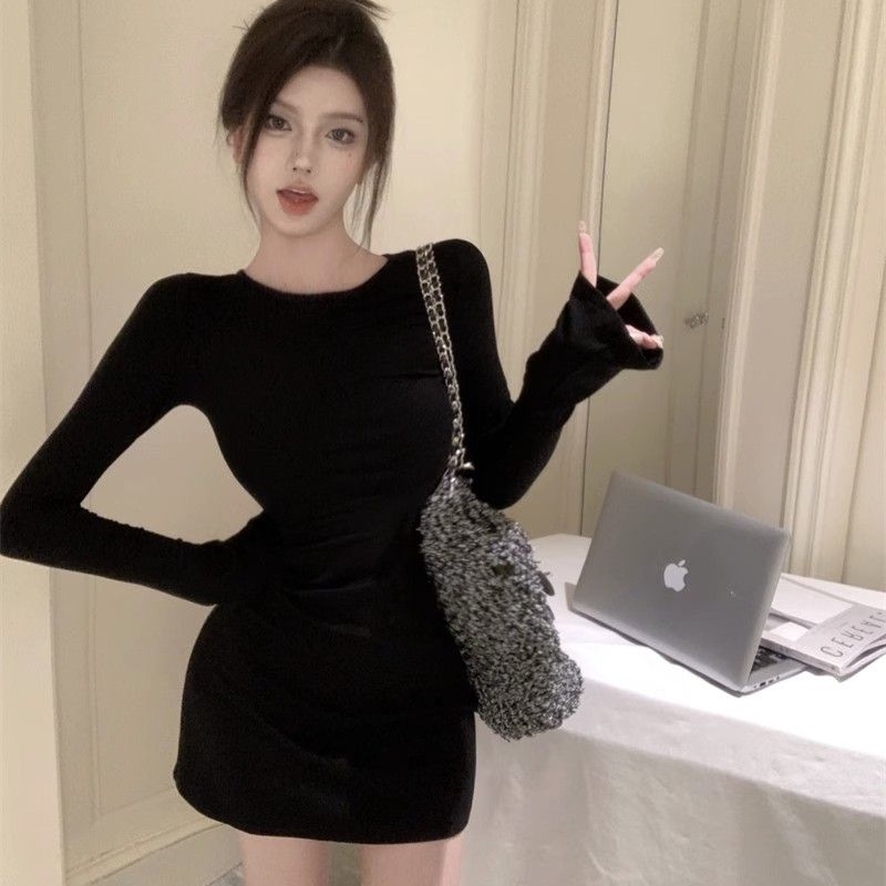 Đầm Đen Tay Dài Hở Lưng Ôm Dáng Phong Cách Mùa Thu Thuần Khiết