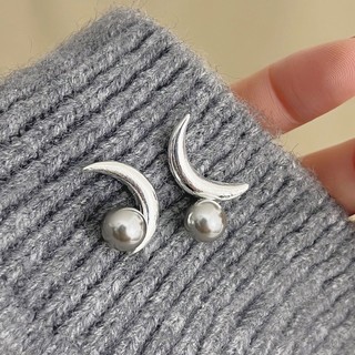 Đôi bông tai hình mặt trăng thời trang cho nữ