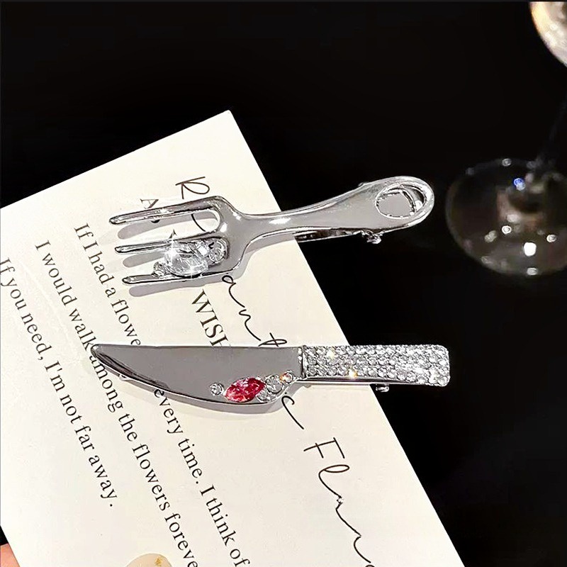 Bộ 2 Kẹp Tóc Hình Dao / Bóng Đèn Vui Nhộn