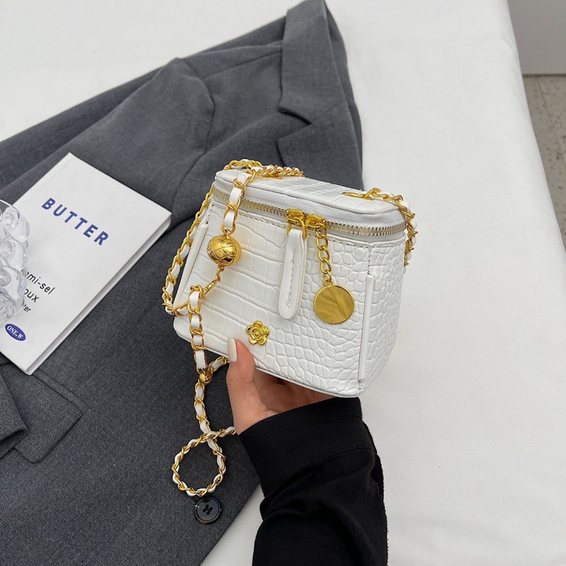 Túi đeo chéo nữ cốp hoa cúc vải bò jean mẫu mới dây đeo quả chuông trang trí