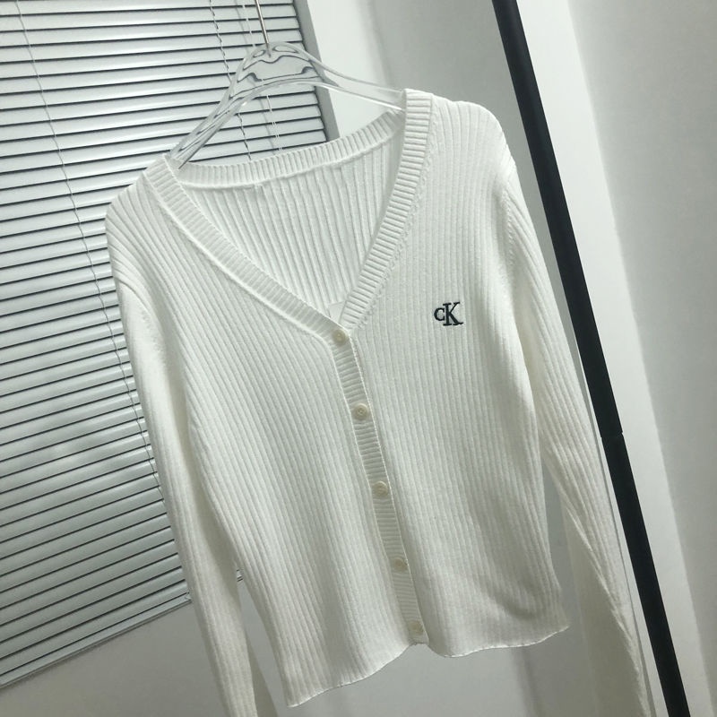CK our real shot Jin zhini jennie same simple letter embroidery V-neck slim knit cardigan slimming top