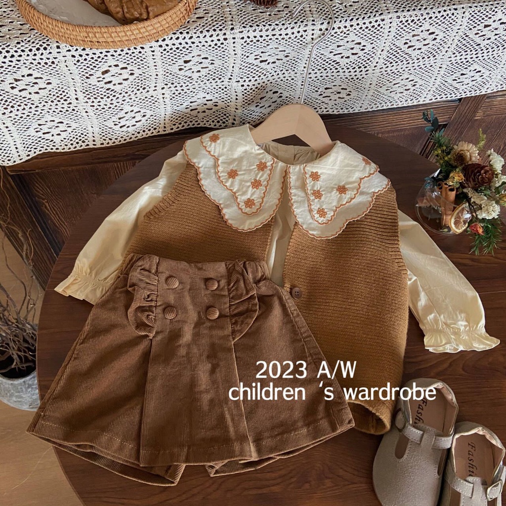 Bộ Áo Sơ Mi Cổ Lá Sen + Quần Đùi Xinh Xắn Dành Cho Nữ