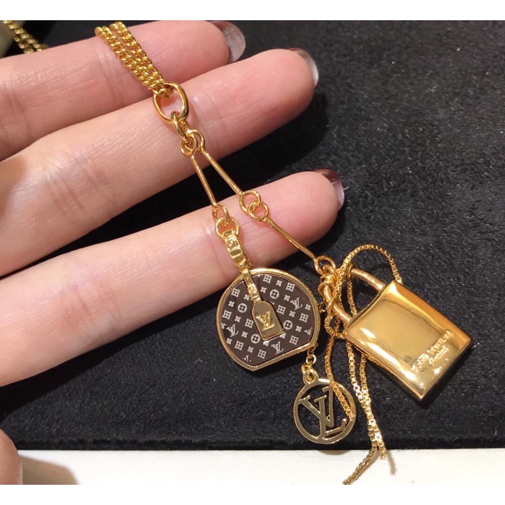 Vòng Tay louis vuitton Bằng Thép Titan Khắc Chữ lv monogram