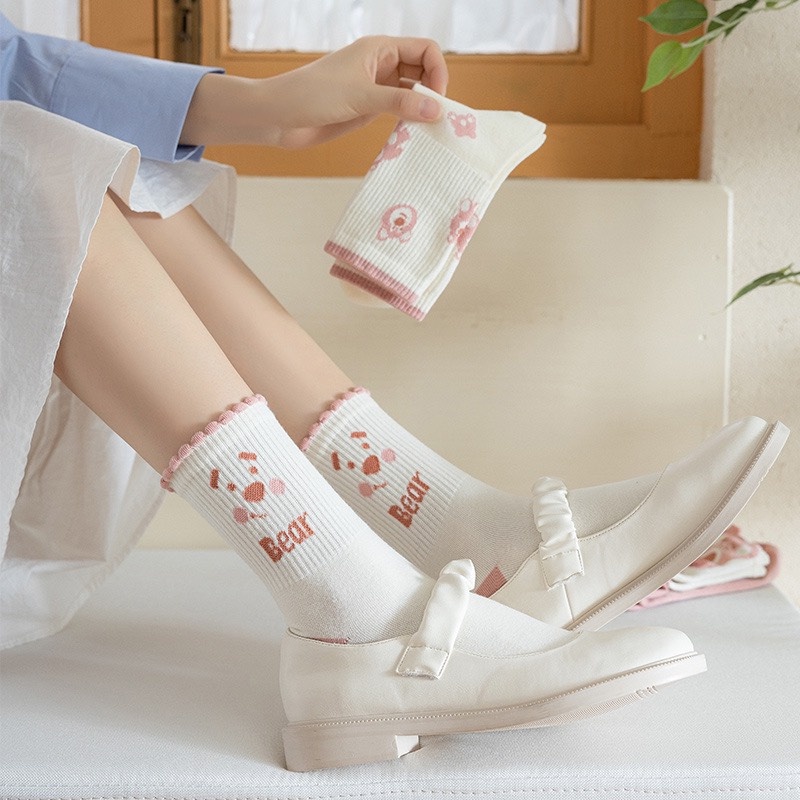 1 Đôi Vớ Thể Thao Màu Hồng Hình Gấu Và Dâu Tây Dễ Thương