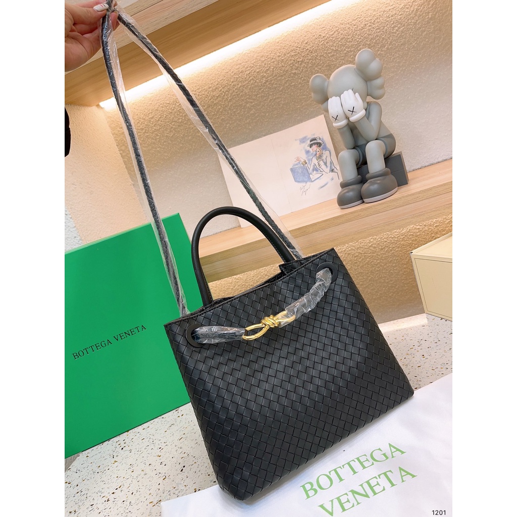 Bottega Veneta new advanced Denim hand-held messenger bag simple temperament large capacity dumpling bag all-match fashion hand-held women's bag