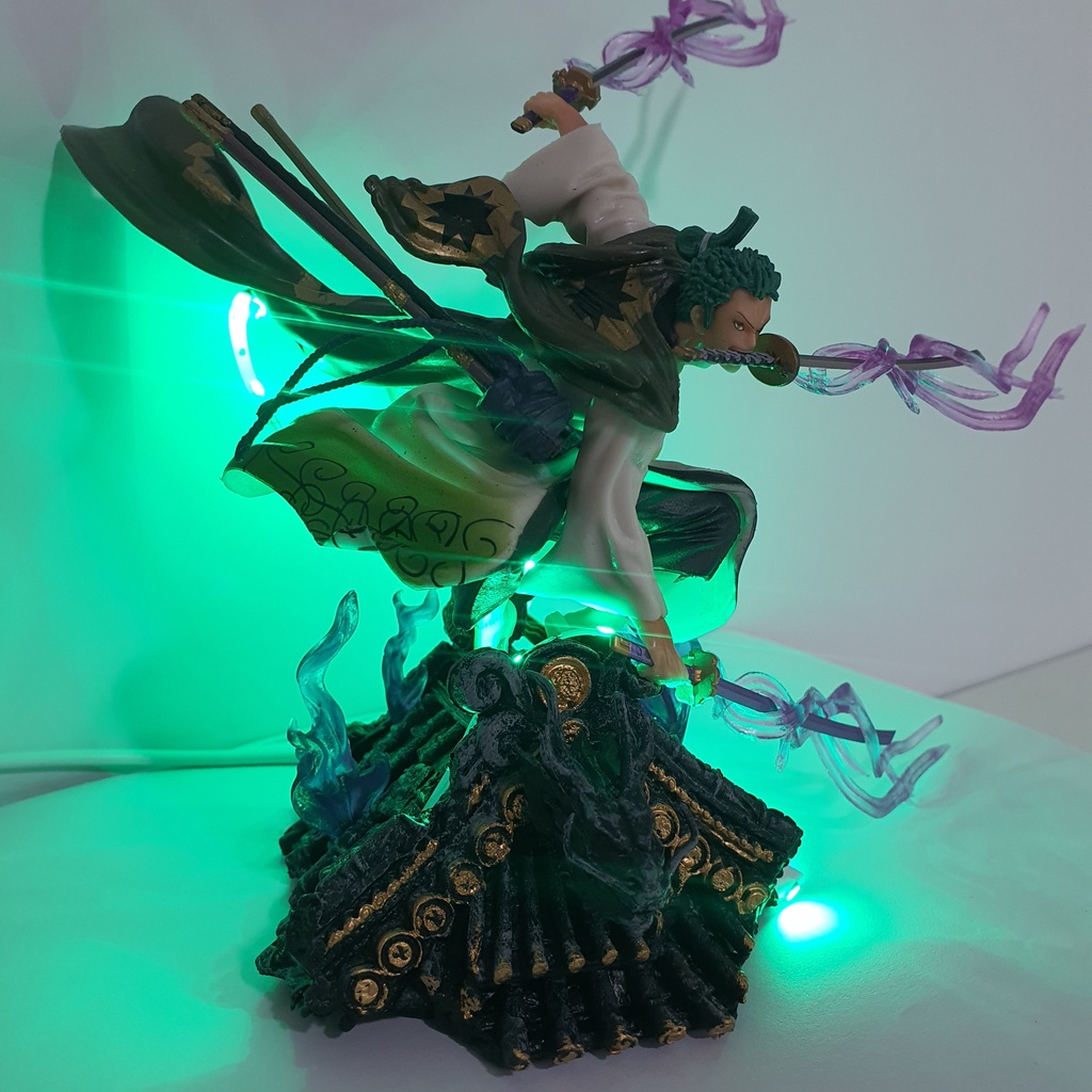 Mô hình Zoro Wano trên mái nhà, Có bản LED, cao 22 cm, có hộp màu