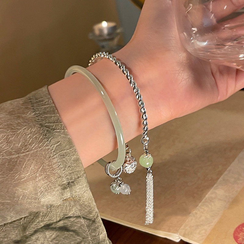 Vòng Tay Tua Rua Đính Hạt Ngọc Bích / Chuông Màu Bạc Phong Cách Trung Hoa Sang Trọng Dành Cho Nữ