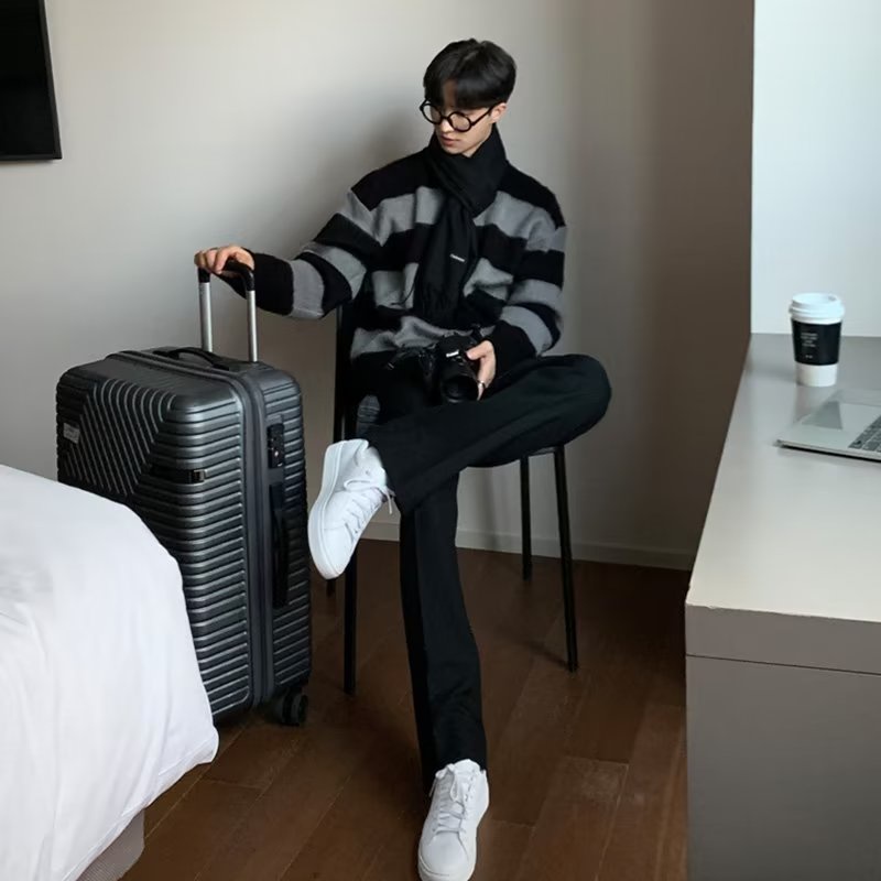 Áo Len Màu Tương Phản Đơn Giản Dễ Phối Đồ Cho Nam