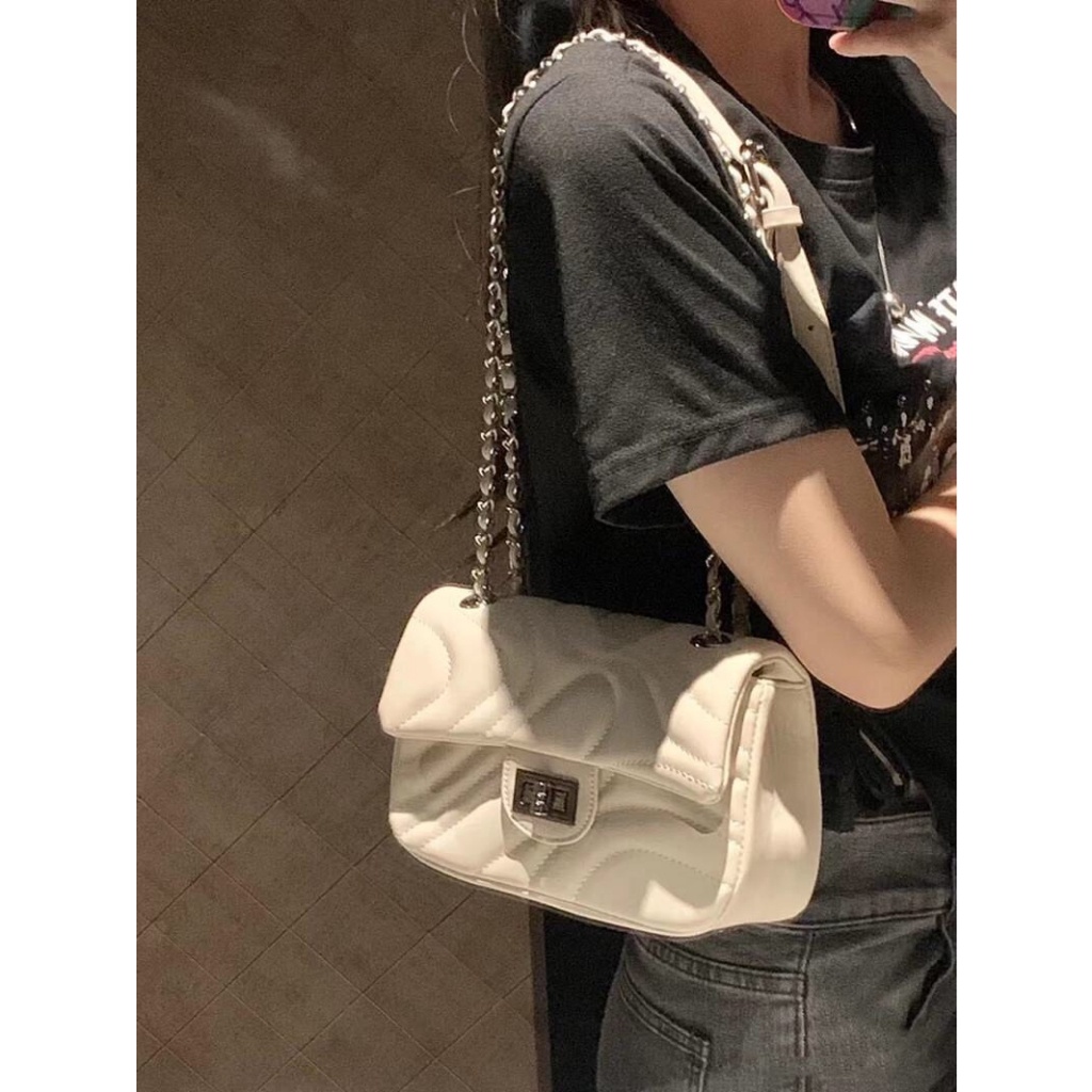 Túi đeo vai hoạ tiết thời trang chất da mềm mẫu mới t56 tiemgiayyen8