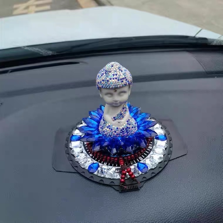 Tượng Phật Thích Ca đính đá để taplo xe ô tô - Tượng Phật đính đá cao cấp .