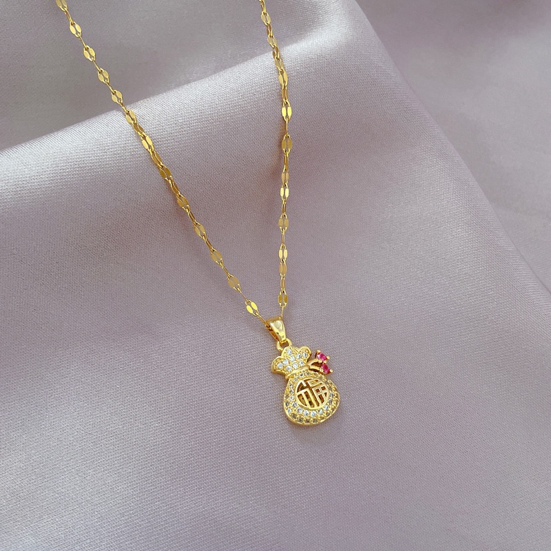 Dây Chuyền Thép Titan Mặt Hình Nhân Vật May Mắn Đính Kim Cương Giả Tự Nhiên Dạng Ví Nhỏ