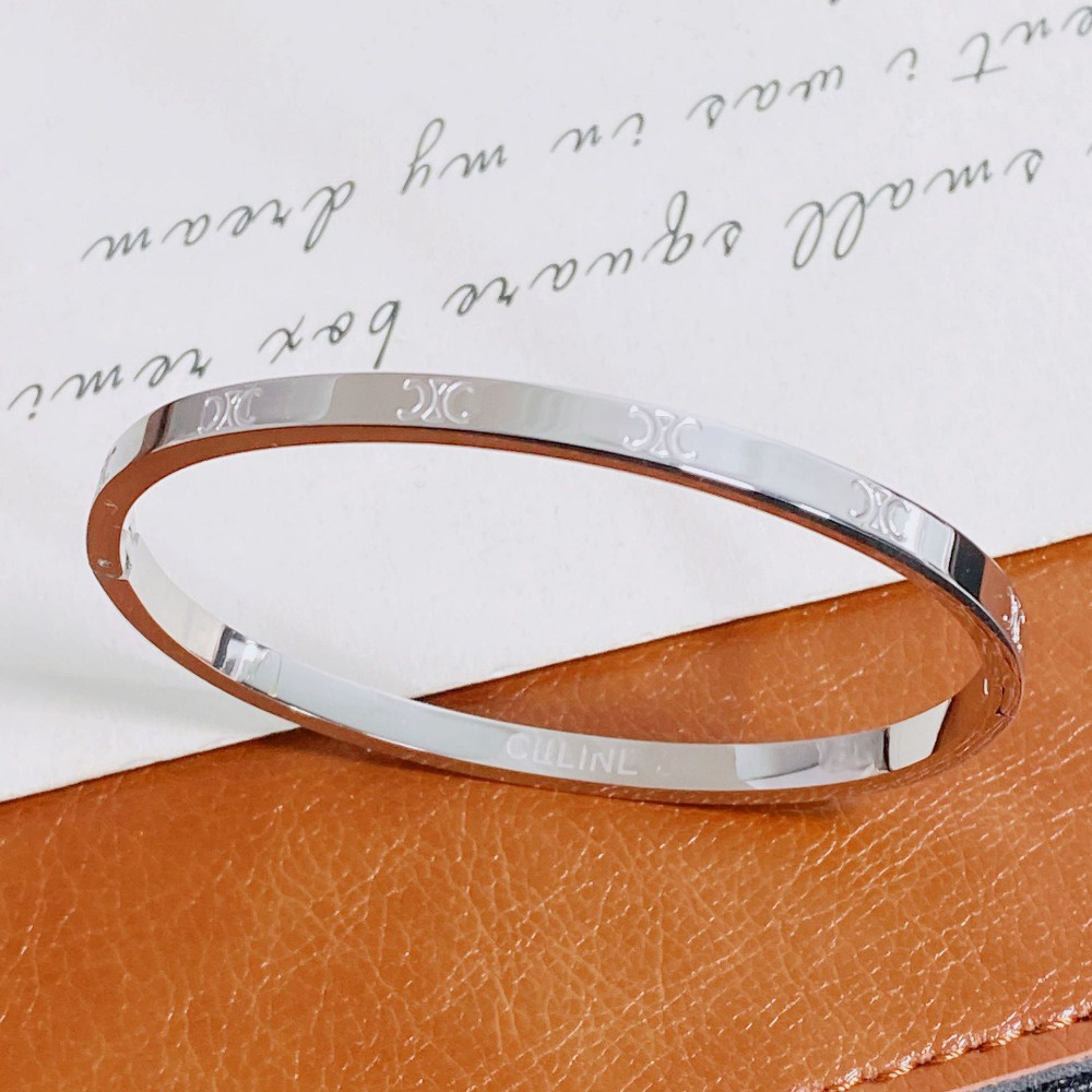 Triumph Vòng Tay Thép Titan Mạ Vàng In Chữ Đơn Giản Dễ Phối Đồ Thời Trang Cho Nữ