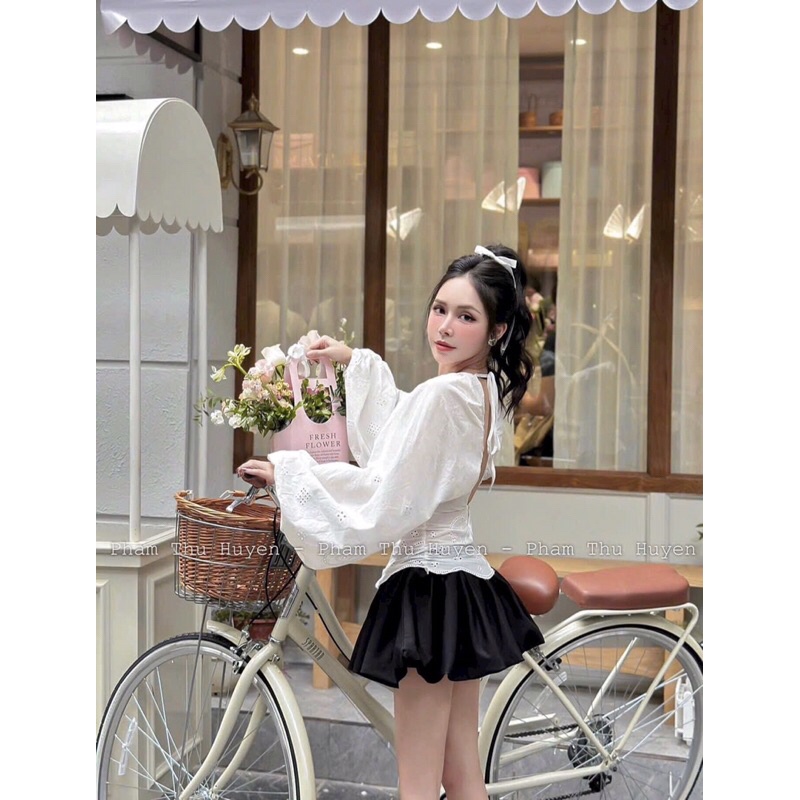 Set áo thô thêu gấu lượn tay bồng chân váy kaki