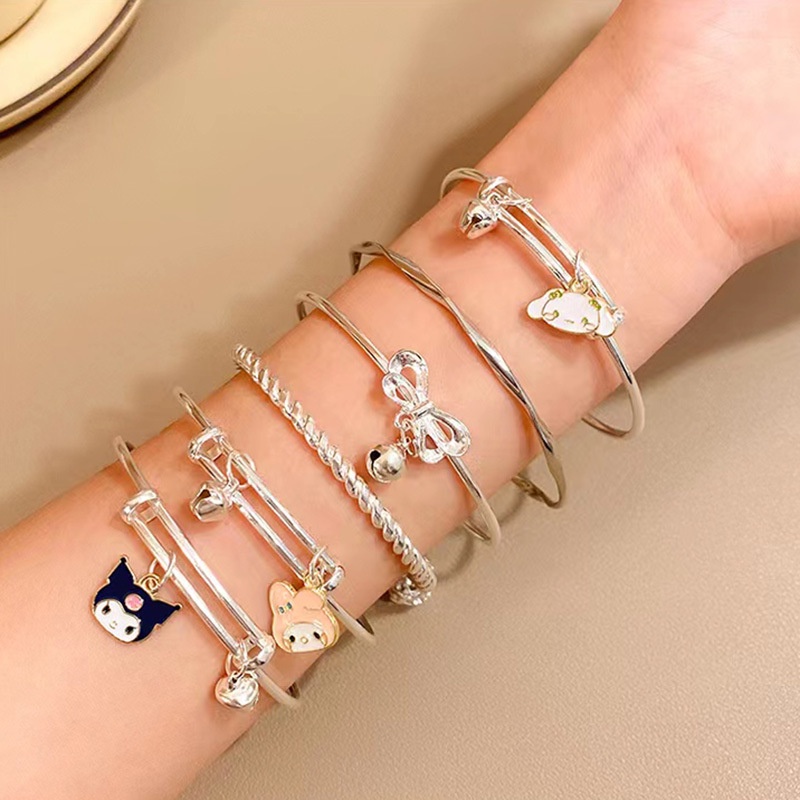 Vòng tay kim loại đính charm hoạt hình dễ thương co giãn tiện lợi VC12
