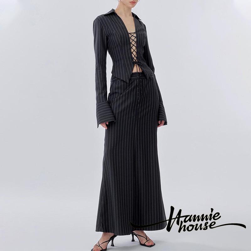 Áo crop Top Tay Dài Kẻ Sọc / Chân Váy Có Cúc Thời Trang Nữ Tính