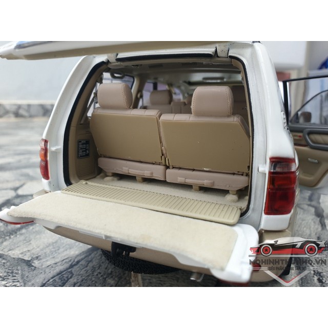 Xe mô hình Toyota Land Cruiser LC100, tỉ lệ 1:18