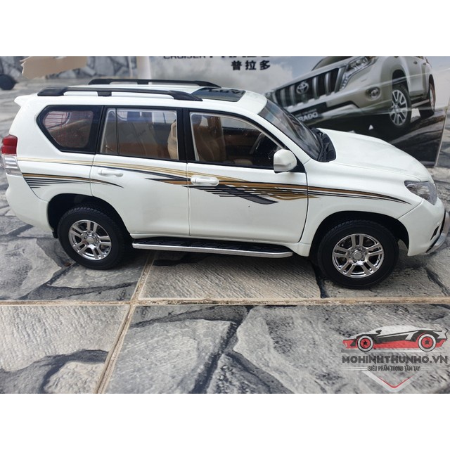Xe mô hình Toyota Prado, tỉ lệ 1:18