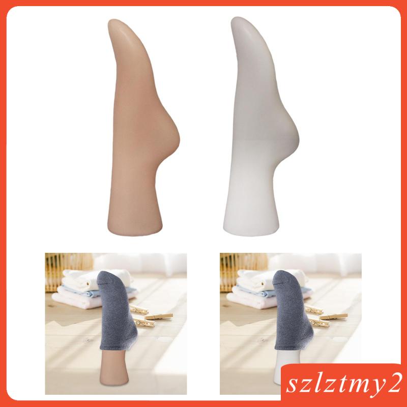 Ma Nơ Canh Nữ Trưng Bày Vớ Chân Vừa Trưng Bày Cho Cửa Hàng sandal Tại Nhà