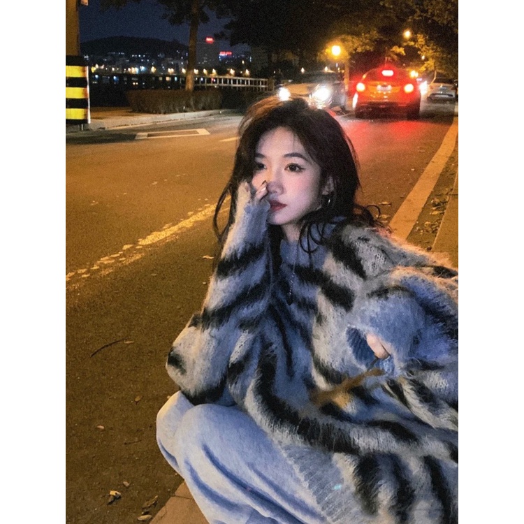 YAOLI  Áo sweater Dệt Kim Chui Đầu Dáng Rộng In Họa Tiết Ngựa Vằn Phong Cách Hồng Kông Thời Trang Cho Nữ