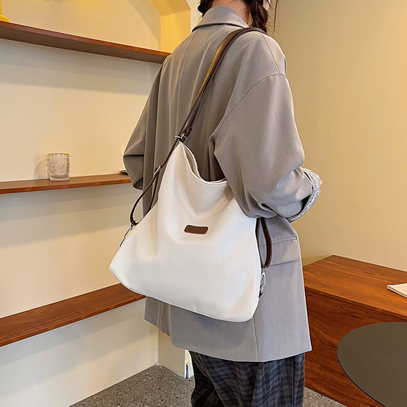 Phiên bản Hàn của những chiếc túi đeo hai vai đơn giản cho nữ sinh lớp 10 đi làm với công suất lớn