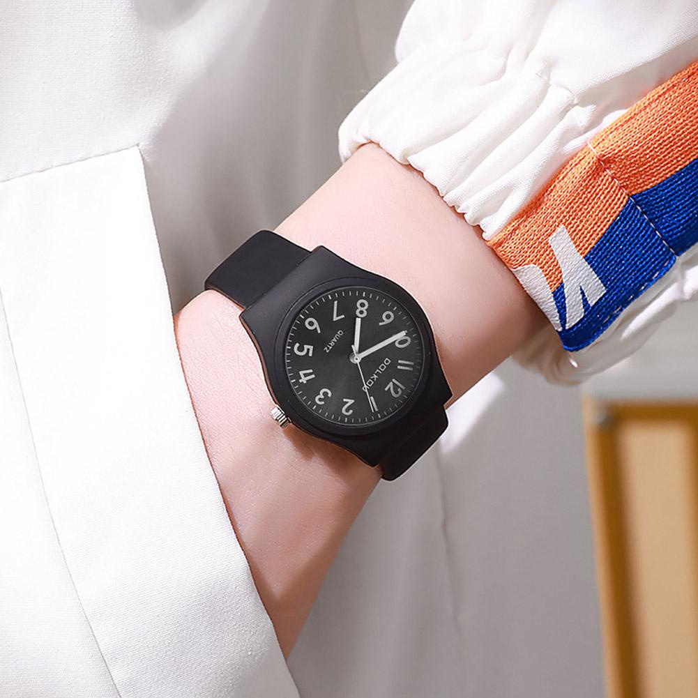 Đồng Hồ quartz Chạy Kim Đính Đá Với Dây Đeo Da s7u7