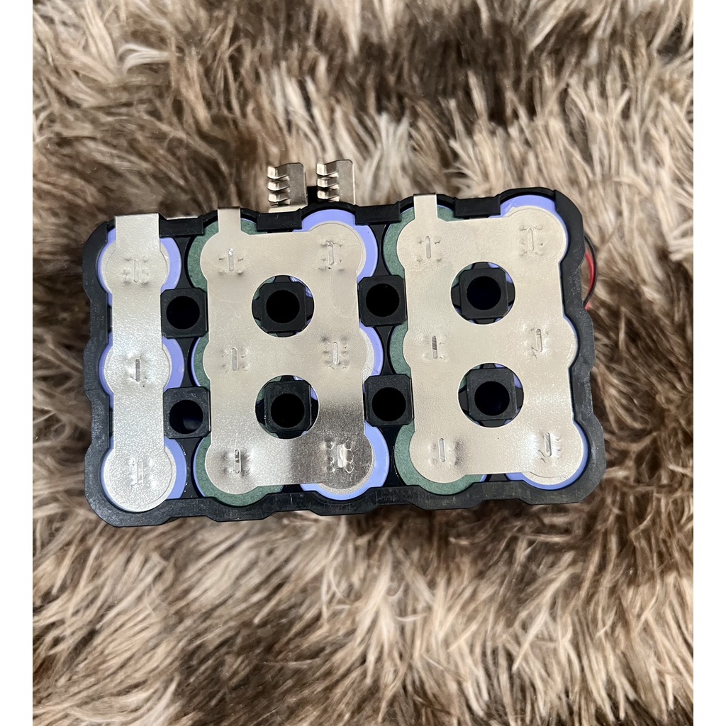 Pin MAKITA 18V dung lượng 12Ah cell VTC6A 21700 , nhận Adapter , có led báo pin.