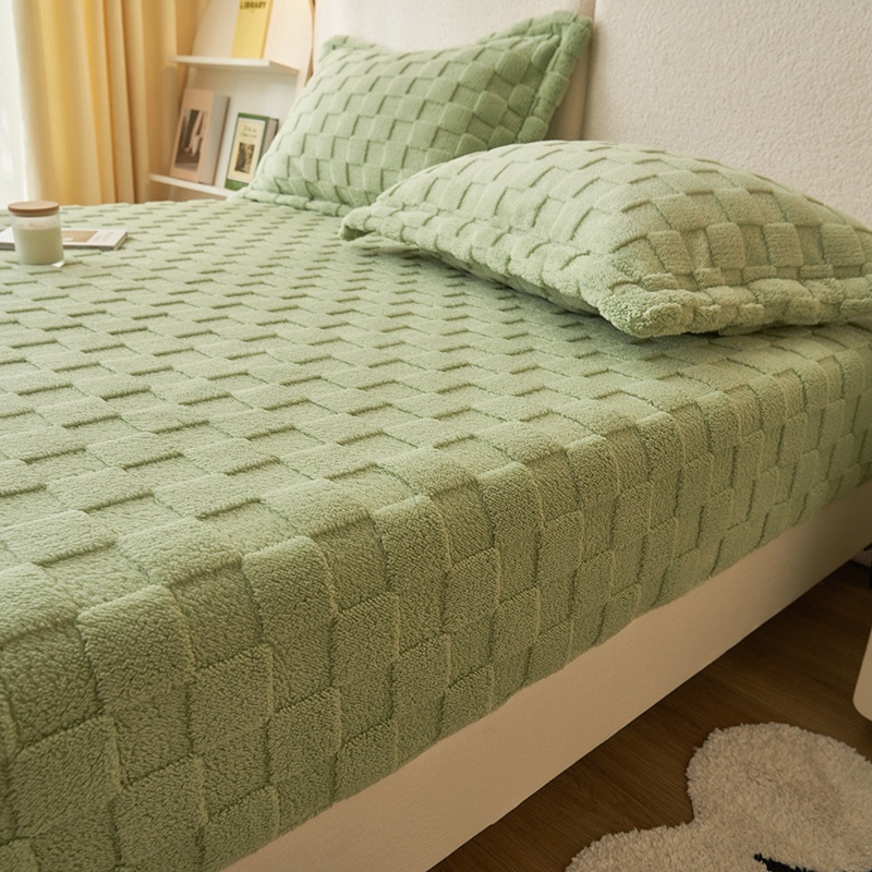 1 Bộ Ga Trải Giường flannel Màu Xanh Lá Cây Chống Trượt Ấm Áp Với Dây Thun Co Giãn Cho Giường Đơn / queen / king