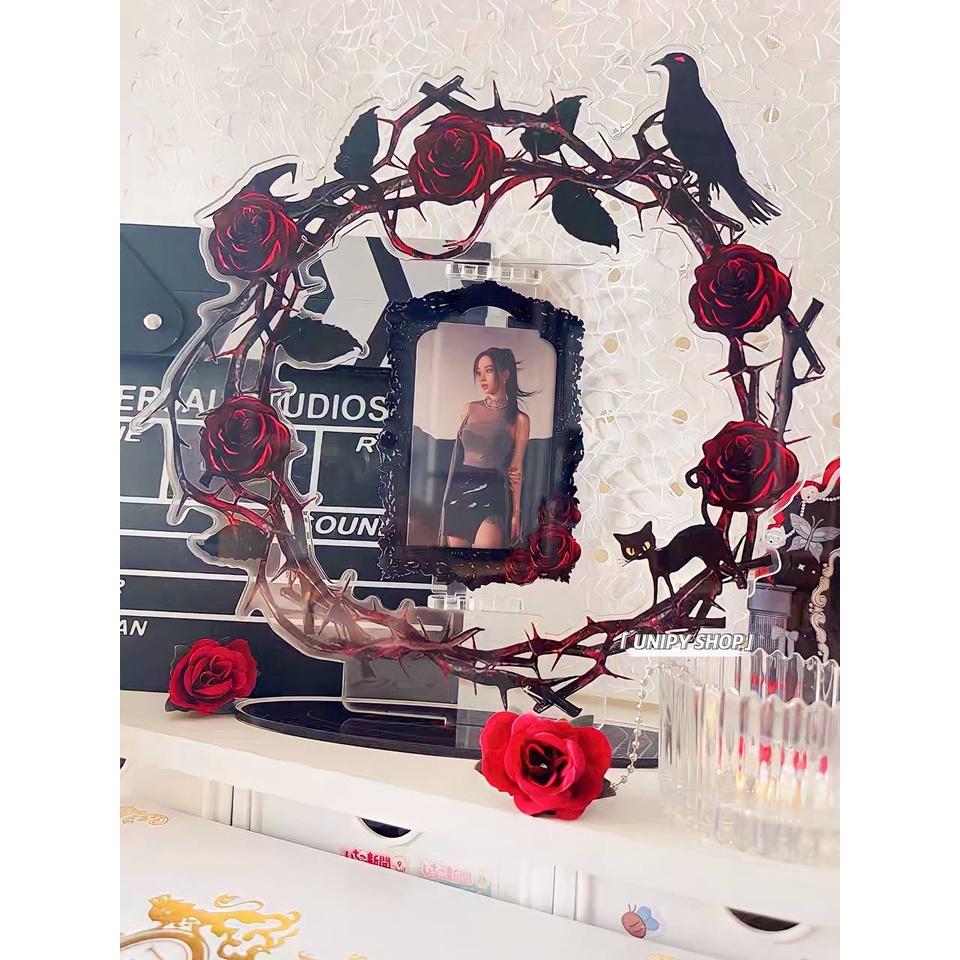 Khung Ảnh Xoay Đứng Đêm Tối Hoa Hồng Acrylic | Toploader Xoay Đựng Card Hình Ảnh Idol Anime