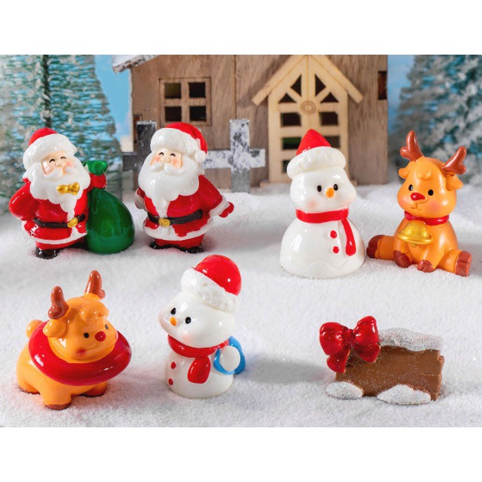 Tượng ông già Noel, người tuyết, cây thông, trang trí bàn học Giáng Sinh để bàn