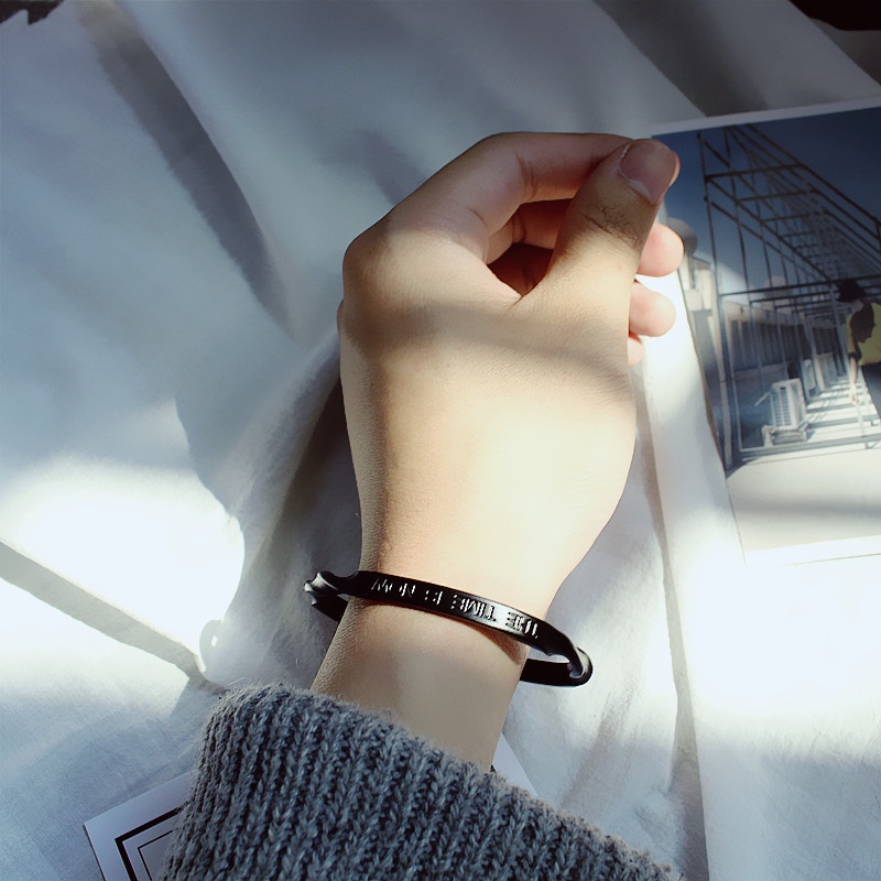 Vòng Tay Hở Màu Đen Khắc Chữ mobius Thời Trang Cho Cặp Đôi