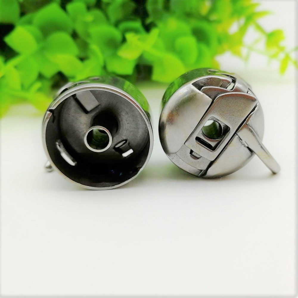Con Thuyền, Con Thoi máy may công nghiệp, gia đình