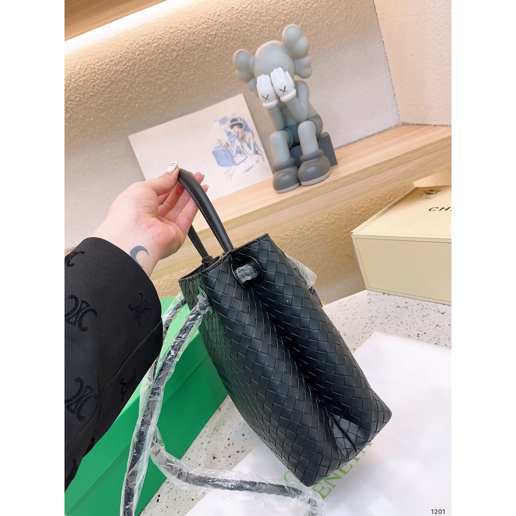 Bottega Veneta new advanced Denim hand-held messenger bag simple temperament large capacity dumpling bag all-match fashion hand-held women's bag