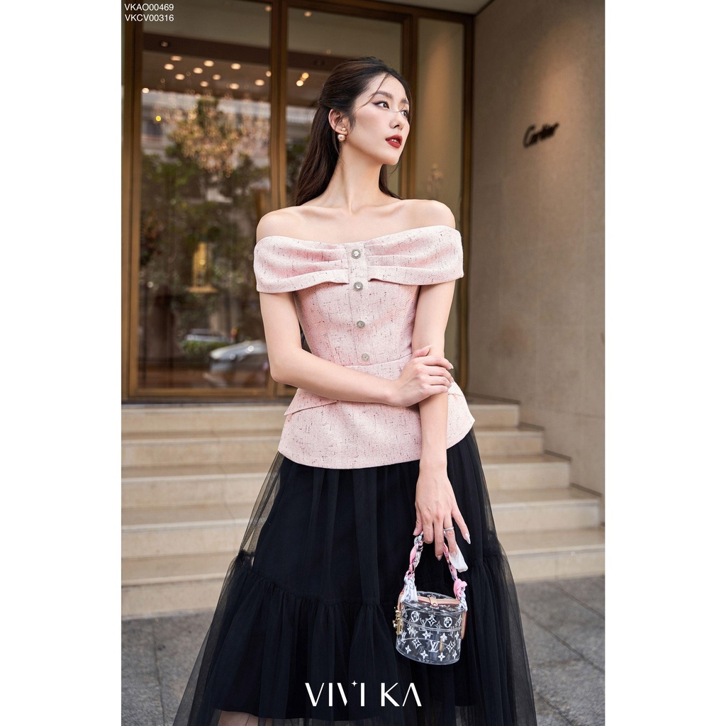 VIVIKA - Áo tex trễ vai phối nút đá - VKAO00469