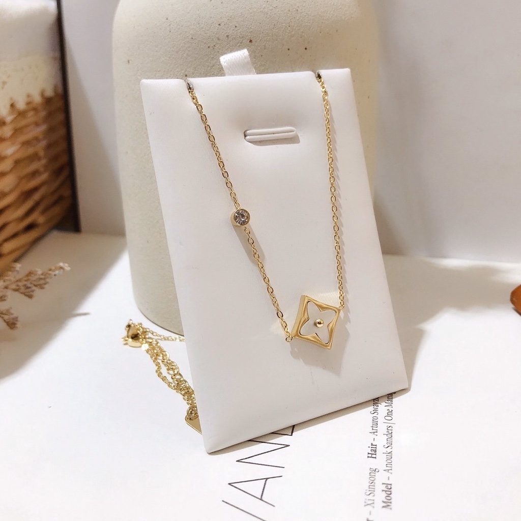 Vòng Tay louis vuitton Bằng Thép Titan Khắc Chữ lv monogram