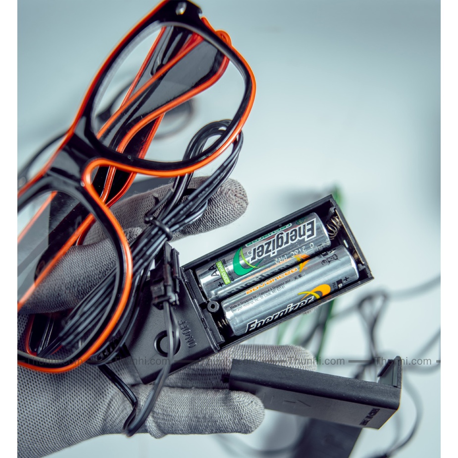 Mắt kính đèn led phát sáng, hàng xịn dùng 2 viên pin AA