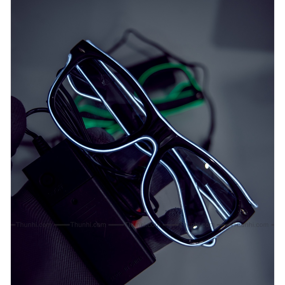 Mắt kính đèn led phát sáng, hàng xịn dùng 2 viên pin AA