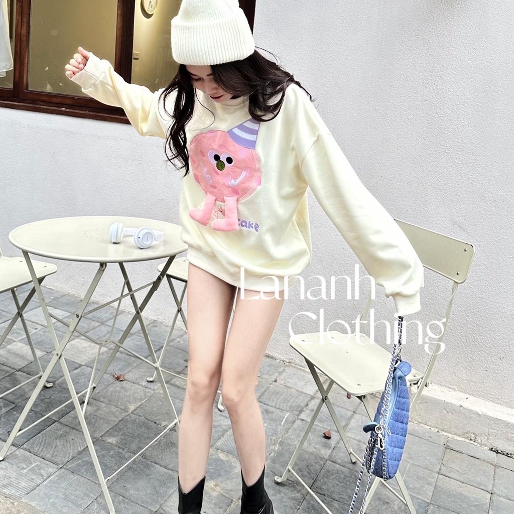Áo nỉ màu kem thêu bánh hồng - đính chân nổi QC Ảnh thật shop chụp